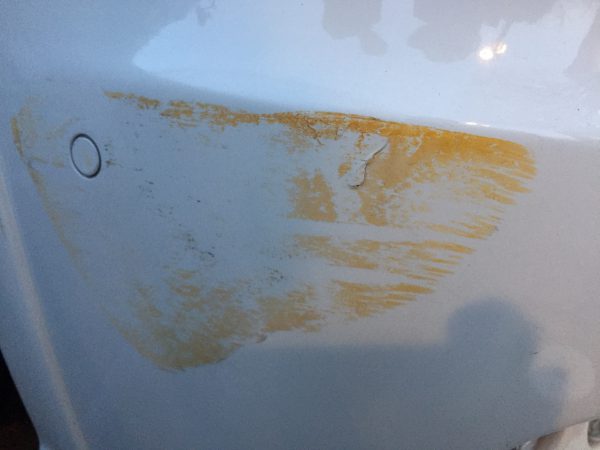 ポルシェのバンパーに付いた塗料落とし 車をキレイに 浜松市のカーエステ シルキーライン 洗車 磨き カーコーティング
