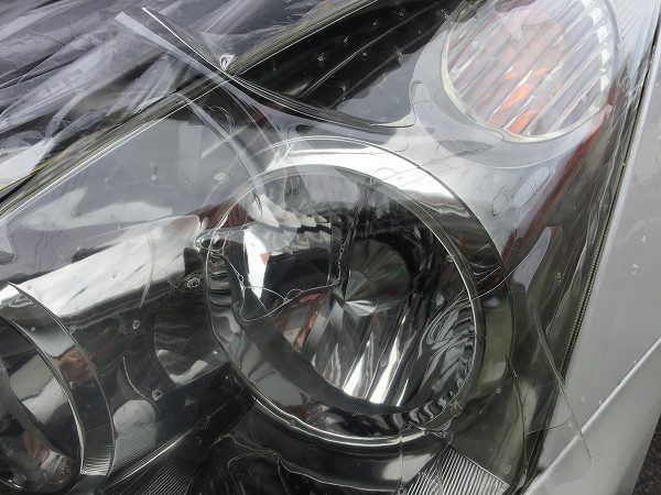 ヘッドライトの黄ばみ取りと3年以上黄ばみを防止する保護フィルム貼り 車をキレイに 浜松市のカーエステ シルキーライン 洗車 磨き カーコーティング